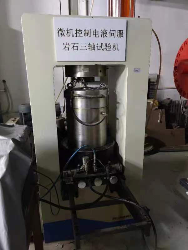PDY-2000微機(jī)控制電液伺服巖石三軸試驗機(jī)1.png