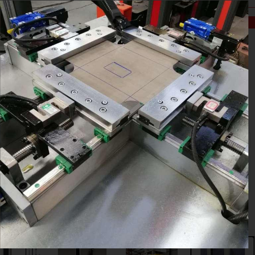 1691721155863265.png 雙軸雙向拉伸試驗(yàn)機(jī) 醫(yī)學(xué)多方向50KN1.png