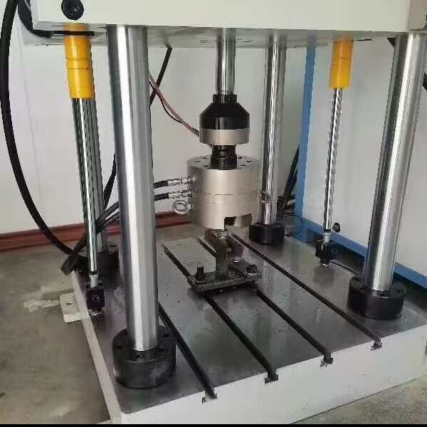 1697078909630090.png 4汽車緩沖器耐用疲勞試驗(yàn)機(jī).png